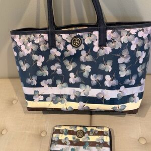 *Tory Burch* Floral Navy Tote Bag/Wallet Combo